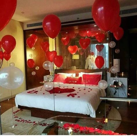 150 Sweet & Romantic Valentine's Home Decorations That Are Really Easy To Do - Hike n Dip Romantic Candles Bedroom, Valentine's Home Decoration, Romantic Hotel Rooms, Wedding Night Room Decorations, Valentines Bedroom, Romantic Room Surprise, Romantic Room Decoration, Wedding Room Decorations, Birthday Room Decorations