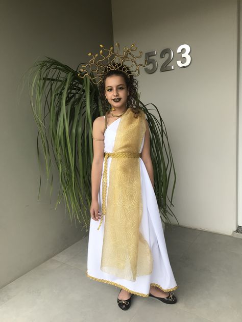 Greek Goodness Costume, Goddess Costume Diy, Face Painting Halloween Kids, Roman Empress, Greek Dress, Fiesta Halloween, Greek Costume, Diy Costumes Kids, Goddess Costume