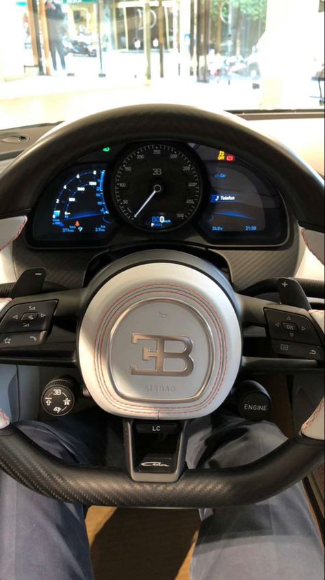 Bugatti Chiron Interior, Maclaren Cars, Trading Room, 10k A Month, Black And White Instagram, Luxury Car Interior, Lux Cars, Exotic Sports Cars, Bugatti Chiron