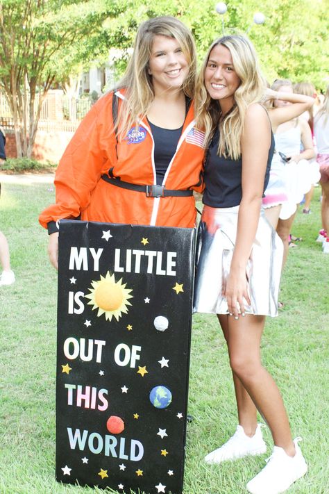 Big Sis Lil Sis Reveal Ideas Poster, Big Lil Reveal Themes Funny, Big Little Costume Ideas, Big Little Box Reveal Ideas, Sorority Reveal Boxes, Creative Big Little Reveal Themes, Big Little Reveal Poster, Big Little Themes Funny, Big Sis Lil Sis Reveal Ideas