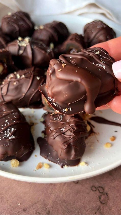 Chocolate Covered Dates, Date Recipes Desserts, Healthy Chocolate Treats, The Modern Nonna, Modern Nonna, Homemade Nutella Recipes, Desserts Healthy, Hazelnut Chocolate, Homemade Nutella