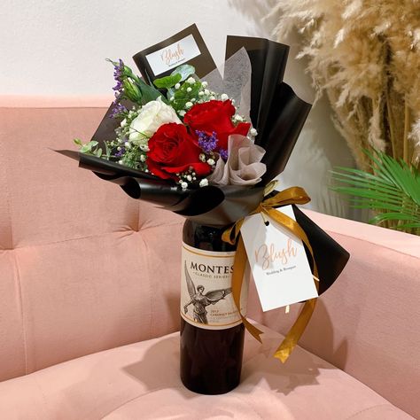 Roses And Wine In A Box Gift, Wine Bouquet Gift Diy, Wine Flower Arrangements, Wine Bouquet Gift, Wine Bottle Bouquet Diy, Wine Bottle Floral Arrangements, Wine Flower Bouquet, Wine Bottle Flower Arrangements, Bottle Flower Arrangements