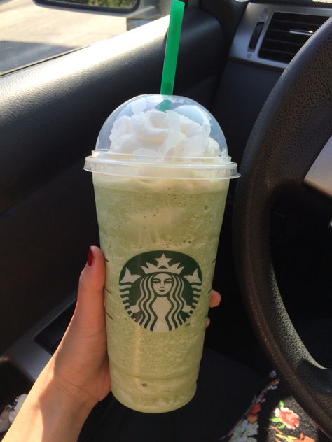 My only love at Starbucks! Green Tea Frappucino with whipped cream! Ahhhh!!! Matcha Cream Frappe Starbucks, Green Tea Frappucino, Starbucks Green Tea, Green Tea Cream, Iced Starbucks Drinks, Starbucks Menu, Starbucks Secret Menu, Matcha Green Tea, Starbucks Hot