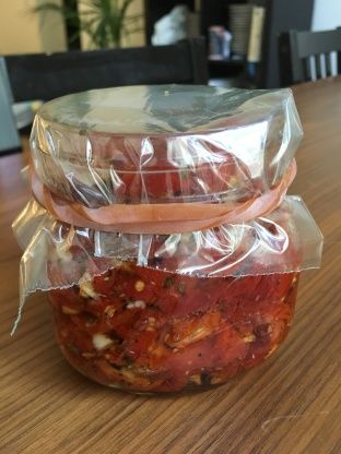 Oven Dried Tomatoes, Tomatoes Recipes, Marinated Tomatoes, Fresh Eats, Tomatoes Recipe, Condiment Recipes, Eat Veggies, Cold Salad, Basil Chicken