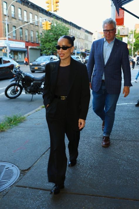 Zoe Kravitz The Row, Zoe Kravitz Ysl, Zoey Kravitz, Minimal Chic Outfit, Zoe Kravitz Style, Outfits Asian, All Black Outfits For Women, Billy Brown, Gothic Fashion Women