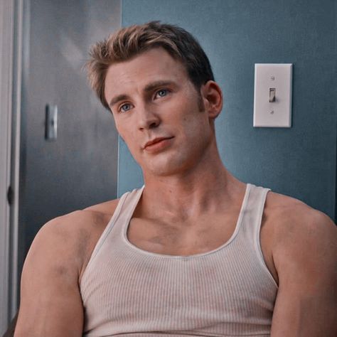 Marvel Steve Rogers, Steve Rogers Pictures, Steve Rogers Smiling, Head Looking Down Reference, Nomad Steve Rogers, Chris Evans Aesthetic, Captain America Icon, Steve Marvel, Steve Rogers Icon