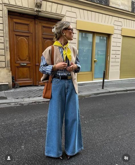 2024 Back to School Outfit Trends - 31 Pre-Fall Outfits to Copy 8 Pre Fall Outfits, Khaki Vest, Look Adidas, Estilo Indie, Skandinavian Fashion, Yellow Scarf, Scarf Outfit, Denim On Denim, Outfit Trends