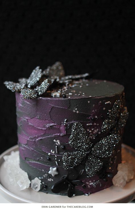 How to make a creepy-cool Black Butterfly Cake for Halloween! | Erin Gardner for TheCakeBlog.com Black Butterfly Cake, Goth Cakes, Halloween Cake Recipes, Fun Halloween Desserts, Gothic Cake, Purple Cakes Birthday, Black Cake, Black Wedding Cakes, Purple Cakes