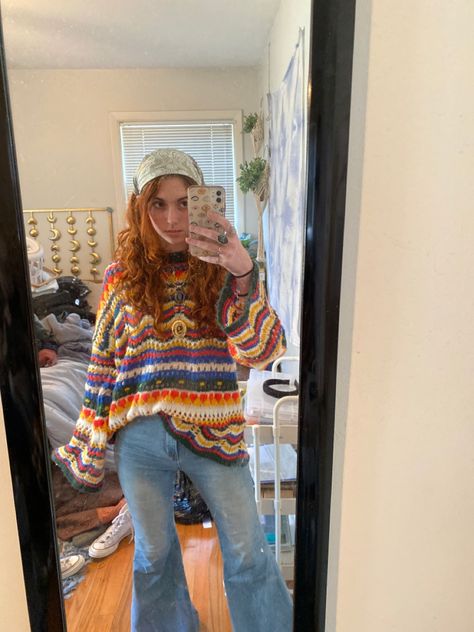 Cute Fall Outfits Hippy, Boho Pants Outfit Winter, Winter Hippe Outfit, Comfy Pants Aesthetic, 70s Granola Aesthetic, 70s Sweater Outfit, Hippie Christmas Outfit, Cold Hippie Outfits, Cold Weather Hippie Outfit