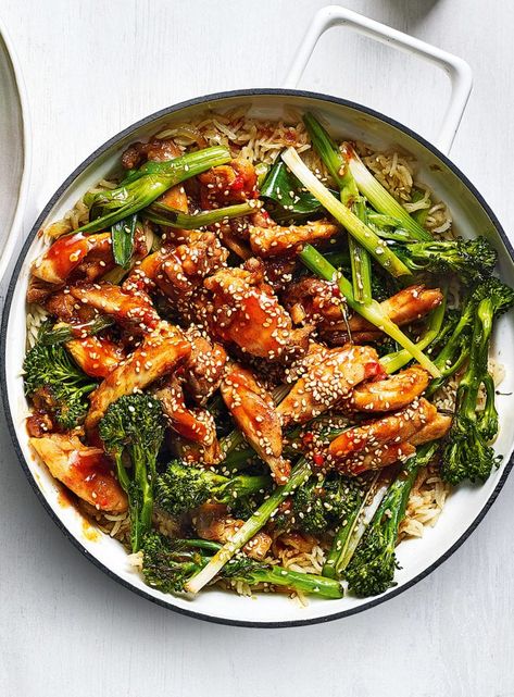 Sticky sriracha chicken rice with charred veg | delicious. magazine Sweet And Spicy Chicken, Sriracha Chicken, Tray Bake Recipes, Delicious Magazine, Healthy Family Meals, Barbecue Recipes, Chicken Rice, Chicken Thigh Recipes, Sriracha