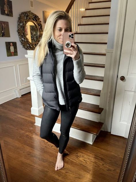 How To Wear A Puffer Vest Women, What To Wear With A Black Vest, How To Wear A Puffer Vest, Sweatshirt With Puffer Vest, Styling Cropped Puffer Vest, Trendy Fitted Puffer Vest, Black Puffer Vest Outfits For Women, Functional Puffer Vest For Winter, Puffy Vest Outfits For Women