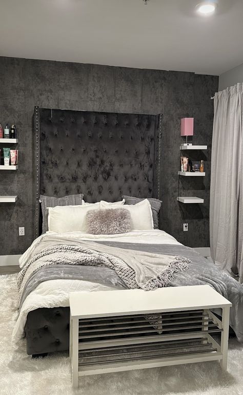 Girl Apartment Decor, Black Bedroom Decor, Girly Apartment Decor, Luxury Room Bedroom, Classy Bedroom, Apartment Living Room Design, Dream Apartment Decor, Apartment Bedroom Decor, Future Apartment Decor