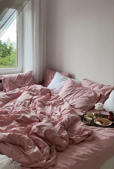 Bedding Aesthetic Pink, Comfy Pink Bed, Pink Bedsheet Aesthetic, Subtle Pink Room, Pink Bedding Room Ideas, Pink Bedding Aesthetic, Pink Bedsheet, Comfy Bed Aesthetic, Big Comfy Bed