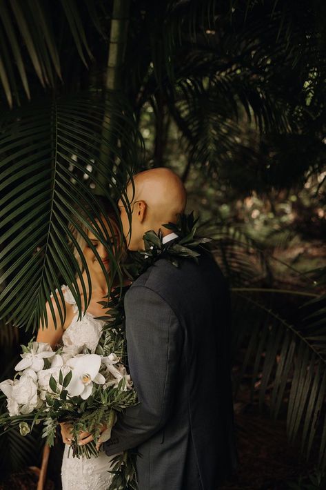 Ho’omaluhia Botanical Garden is truly a dream spot for couples who want a peaceful, nature-inspired elopement. The name translates to “a peaceful refuge,” and that’s exactly what it feels like. For your tropical island elopement, nothing beats the magic of intimate wedding photos that capture the essence of a Hawaii elopement wedding. Book Rodrigo for pictures of your luxury wedding or romantic engagement at rodrigomoraesphotography.com. Don’t forget to save this pin for later! Tropical Wedding Photography, Island Wedding Dresses, Moody Engagement Photos, Hawaii Mountains, Kapalua Maui, Garden Elopement, Oahu Elopement, Maui Photography, Maui Elopement