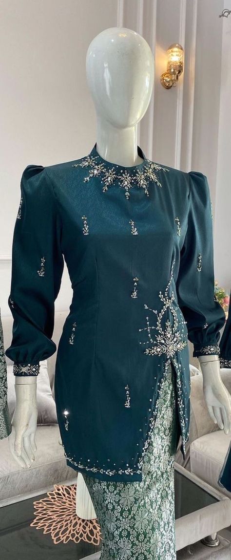 Kebaya Modern Simple, Songket Modern, Kebaya Melayu, Model Kebaya Wisuda, Kebaya Simple, Kebaya Modern Dress, Detail Couture, Bridesmaid Satin, Kebaya Dress