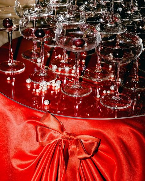 They deserve a spot on the grid. In case you missed it, tablecloths are my new obsession. Custom order or for hire. In red, white and more colours incoming. Email for enquiries. #stationerydesign #customstationery #luxurystationery #sydneywedding #sydneyevents #melbournewedding #melbourneevents #eventstyling #eventstationery #eventdesign #stationerydesigner #weddingmenu #weddinginspo #weddinginspiration #weddingstationery #weddingdesign #weddingstyling #menudesign #eventsignage #welcomesig... Red Holiday Aesthetic, Red Themed Dinner Party, Christmas Diner Decor, Red Christmas Party, Xmas Wedding, Luxury Red Party Sets, Red Tablescape, Brand Event, Red Cups Party Aesthetic