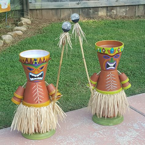 My Tiki boys Clay Pot Projects, Fest Temaer, Flower Pot People, Clay Pot People, Tiki Decor, Luau Theme Party, Flower Pot Art, Diy Flores, Terra Cotta Pot Crafts