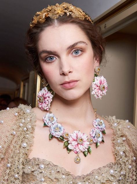 Dolce & Gabbana’s high-jewellery extravaganza | Financial Times Seaside Home, Seashell Beach, Pink Jewels, High Fashion Jewelry, Eye Creams, Indian Bridal Fashion, Jewelry Workshop, Financial Times, Fancy Jewellery