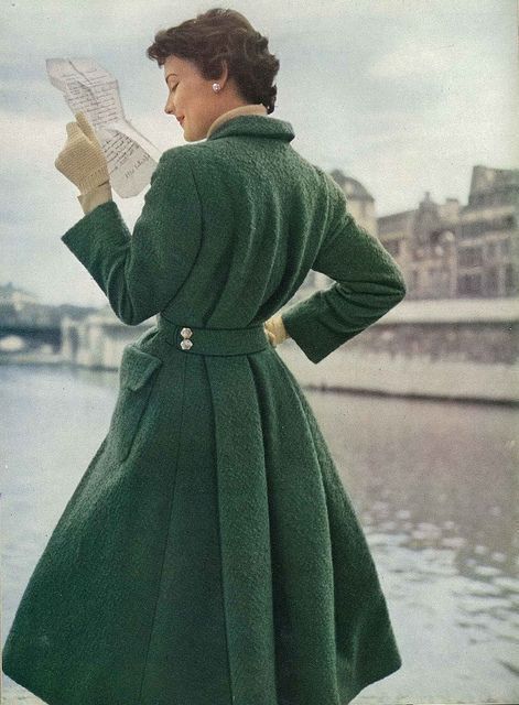 Textile Spotlight: Boucle | Centsational Style Henry Clarke, Vogue Photo, Look Retro, Retro Pin Up, Fashion 1950s, 1950s Style, 50 Style, Vintage Couture, Green Coat