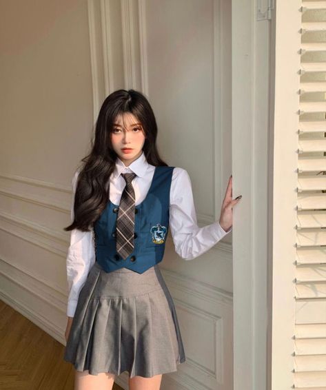 Korean Uniform School, Private School Uniforms, School Aesthetics, Hogwarts Dr, School Uniform Fashion, School Uniform Outfits, School Theme, Classy Prom Dresses, Shotting Photo