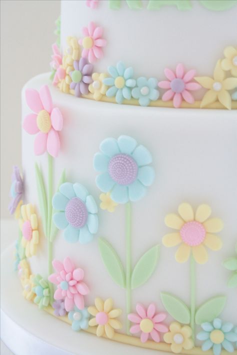 Close up of flower detail on my daughter's 7th birthday cake. Pastel Colour Cake, Birthday Cake Girls Kids, Birthday Cakes Girls Kids, 7th Birthday Cake, Kue Fondant, Torte Creative, 7th Birthday Cakes, Icing Decorations, Cake Kids