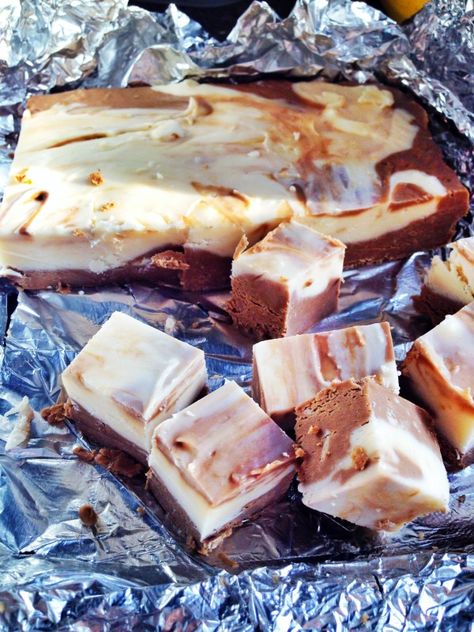 rootbeer float fudge Alaskan Food, Fair Recipes, Christmas Yummies, State Fair Food, Fair Foods, Gluten Free Kids, Carnival Food, Beer Float, Yummy Ice Cream