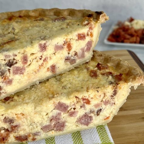 Pizzagaina Recipe, Stuffed Artichoke Bottoms, Easter Meat, Artichoke Bottoms, Italian Easter Pie, Sausage Pie, Easter Pie, Pizza Rustica, Italian Easter