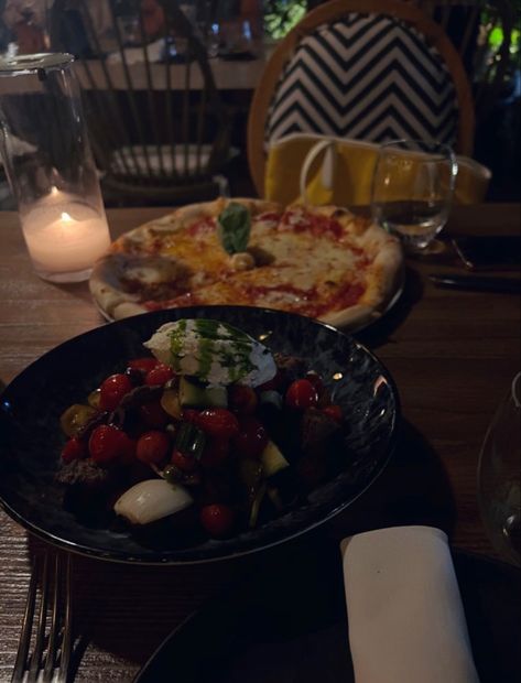 Aesthetic Pizza, Salad Greek, Greece Food, Pizza Salad, Mykonos Greece, Greek Salad, Mykonos, Camembert Cheese, Greece