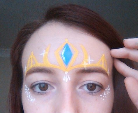 Simple Princess Face Paint, Princess Crown Face Paint Easy, Face Painting Princess Easy, Sleeping Beauty Face Paint, Easy Princess Face Paint, Face Paint Crayons Ideas, Face Painting Crown, Tiara Face Paint, Face Paint Crown