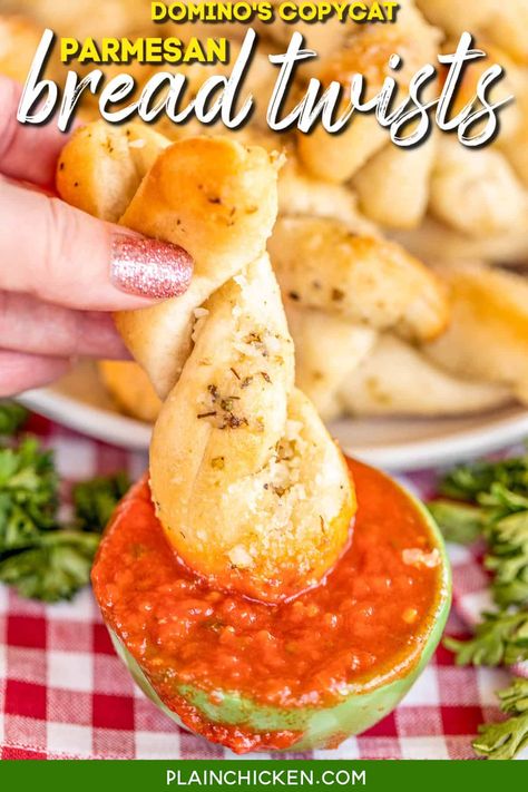 Easy Parmesan Bread Twists - made with refrigerated pizza dough! Tastes just like Domino's Parmesan Bread Twists! YUM! Only 5 ingredients - pizza dough, butter, garlic salt, parmesan cheese, and oregano. Ready to eat in about 15 minutes! Great with pizza, pasta, or just about anything! #dominos #breadsticks Pillsbury Pizza Crust Recipes, Bread Twist, Plain Chicken Recipe, Cheese Bread Sticks, Bread Twists, Parmesan Pizza, Cheese Twists, Refrigerated Pizza Dough, Parmesan Bread