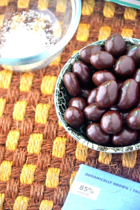 Dark Chocolate Covered Almonds | TheHealthyApple.com | #glutenfree #dairyfree #almonds #chocolate #healthysnacks #desserts #kidfriendly Almonds Snacks, Nuts Snacks, Gluten Free Chocolate Recipes, Chocolate Covered Almonds, Snack Attack, Roasted Almonds, Chocolate Coating, Gluten Free Chocolate, Chocolate Almonds