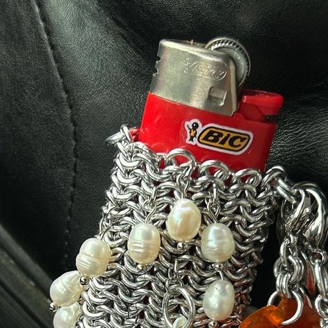 perish the thought on Instagram: "freshwater pearl & chainmail lighter cover I made as a gift for @kaliuchis 🌹💫 inspired by her album Red Moon in Venus . . . huge huge thanks to @eroskyler for the request and working so closely with me to the completion of this item. it was a totally new experience that i’m so grateful for." Lighter Cover, Scale Mail, Chain Maille Jewelry, Diy Deco, Red Moon, Chain Mail, Artistic Inspiration, Light Covers, Choir