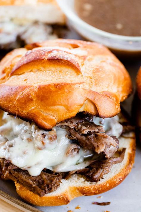 Sandwich Meals, Shredded Beef Sandwiches, Southern Style Kitchen, French Dip Recipes, Italian Beef Recipes, Grill Cheese, Dip Sandwiches, Italian Beef Sandwiches, Random Recipes