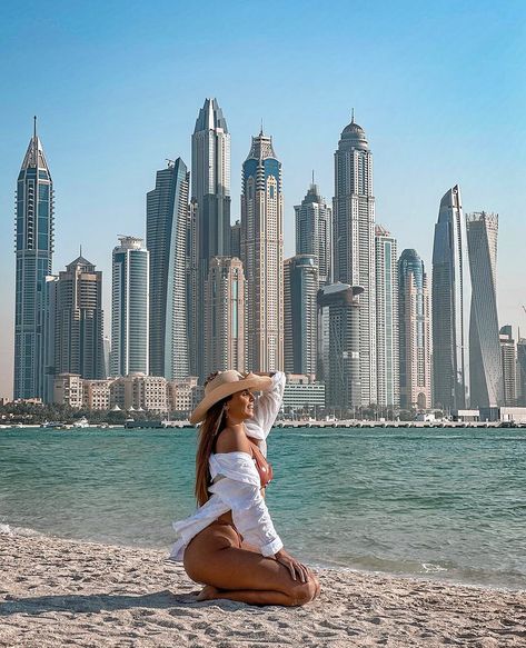 Dubai Fashion Women, Dubai Picture Ideas, Dubai Instagram Pictures, Dubai Outfits Ideas, Dubai Photoshoot, Dubai Outfit, Abu Dhabi Travel, Dubai Beach, Dubai Vacation