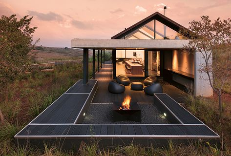 A weekend home in a Dullstroom valley speckled with lakes is intended to blend into the landscape, offering its occupants an instinctive connection with nature. W Design, Weekend House, Open Space Living, Architecture Studio, Pergola Plans, Pergola Designs, Green Roof, Design Planning, Contemporary Architecture