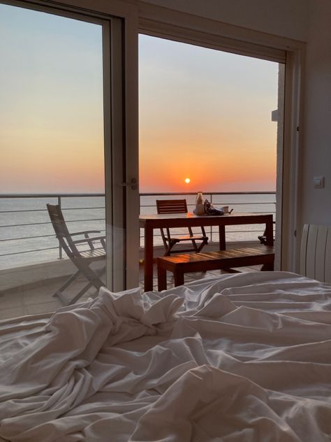 Beach House Aethstetic, Apartment By The Sea, Apartment By The Beach, Beach Apartment Aesthetic, Beach Side Apartment, Bedroom Balcony Ideas, Pretty Widgets, Beachside Apartment, Apartment Beach