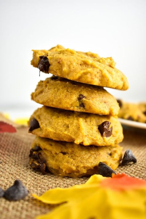 Soft Pumpkin Chocolate Chip Cookies - Ginger Snaps Baking Affairs Easy Pumpkin Chocolate Chip Cookies, Best Pumpkin Cookies, Pumpkin Chocolate Chip Cookies Easy, Soft Pumpkin Chocolate Chip Cookies, Cookies Pumpkin, Pie Flavors, Pumpkin Desserts, Cookie Recipes Homemade, Pumpkin Spice Cake