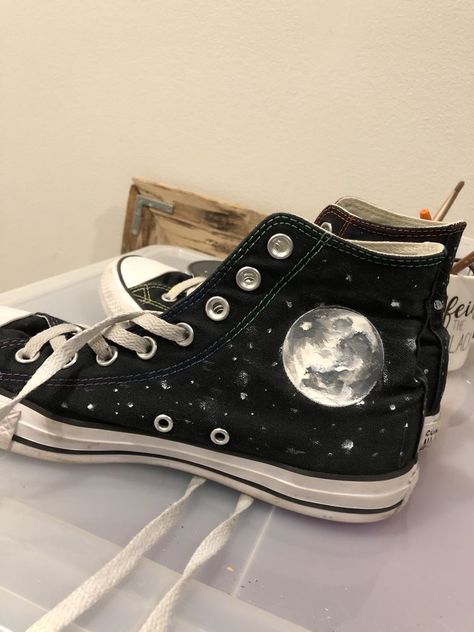 Painted All Star Converse, Painted Converse Black, Painting On Shoes Converse, Painting On Converse High Tops, Converse Cool Design, Sun And Moon Shoes, Custom Converse Paint, Painting Ideas On Converse, Converse Shoes Painting