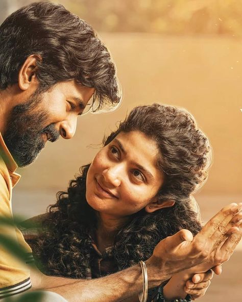 Sivakarthikeyan And Sai Pallavi, Amaran Sai Pallavi, Amaran Movie Images, Best Love Pics, Tamil Love, Kamal Haasan, Moms Photography, Album Cover Wallpaper Collage, Photoshop Tutorial Typography