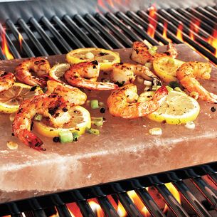 Salt Block Grilling, Himalayan Salt Block Recipes, Salt Block Recipes, Himalayan Salt Block Cooking, Easy Grilled Shrimp Recipes, Pepper Shrimp Recipe, Salt Block Cooking, Himalayan Salt Block, Pepper Shrimp