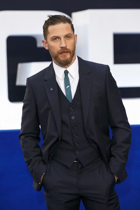 3 piece British Male Actors, توم هاردي, Tom Hardy Pictures, Tom Hardy Photos, A Man In A Suit, Man In A Suit, Don Draper, Tv Actors, British Actors