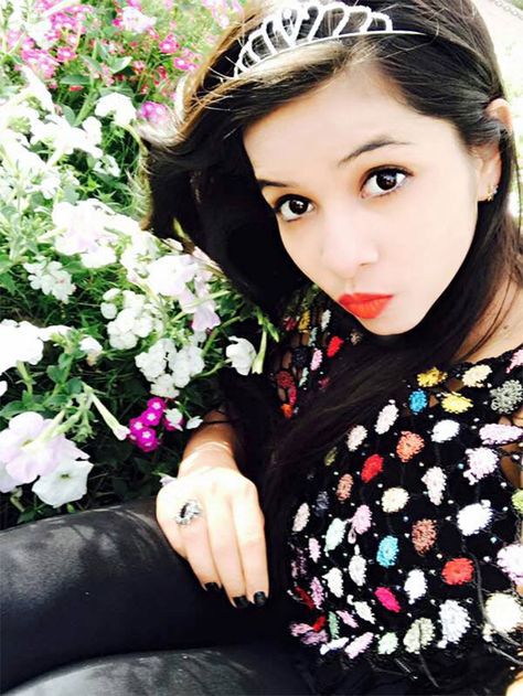 How Much Does Internet sensation #Dhinchak_Pooja, Dhinchak Pooja Earn Every Month? This Answer Will Make You Sink In Your Seat. via @topupyourtrip Pooja Wallpaper, Dhinchak Pooja, Lame Jokes, Indian Movie, Indian Movies, Sink In, Every Month, Indian Outfits, Make Sure