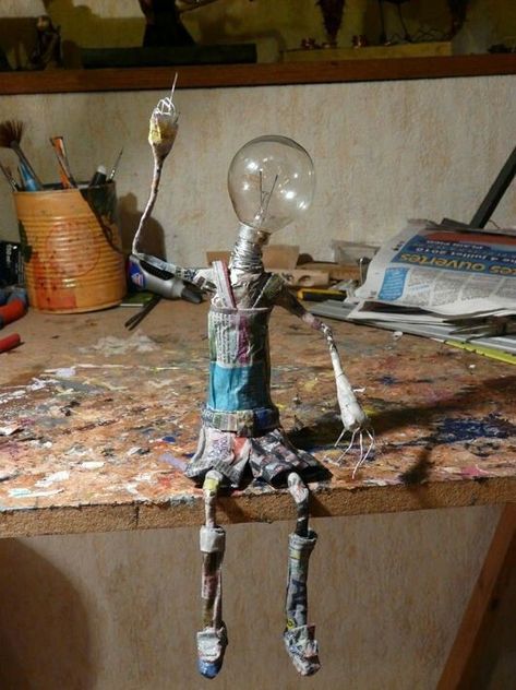 Trash Art Ideas, Simple Sculpture Ideas, Pape Mashe, Papmache Ideas, Paper Mache Projects Ideas, Trash Sculpture, Paper Mache Figures, Papier Mache Art, Papier Mache Sculpture