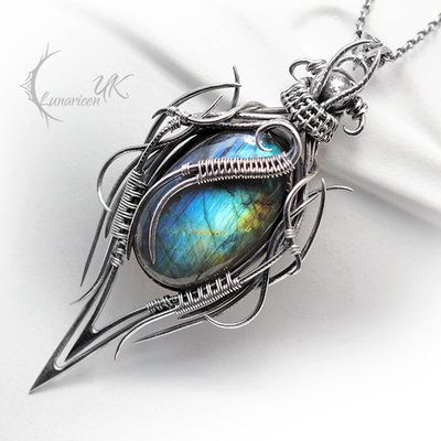 NACTARILL - Silver and Labradorite. by LUNARIEEN | Fantasy jewelry | unique silver pendant with blue gem | aqua, green, turquoise gem, stone, round | necklace Wire Wrapped Gemstone Jewelry, Diy Bijoux, Wire Work Jewelry, Wire Pendant, Jewelry Wire, Work Jewelry, Wire Weaving, Fantasy Jewelry, Wire Work