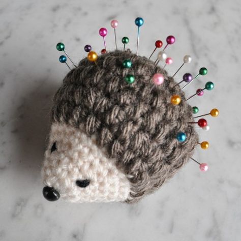 Hedgehog Pincushion - Free Pattern | Beautiful Skills - Crochet Knitting Quilting | Bloglovin’ Crochet Pincushion, Crochet Hedgehog, Pin Cushions Patterns, Crochet Cushion Cover, Crochet Knit Hat, Crochet Cushions, Fun Crochet Projects, Diy Crochet Projects, Crochet Gifts