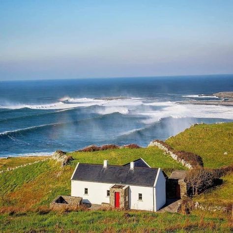 Ireland Aesthetic Irish Cottage, Ireland Aesthetic, Ireland Cottage, Best Of Ireland, Cottages By The Sea, Images Of Ireland, County Clare, Irish Cottage, Irish Landscape