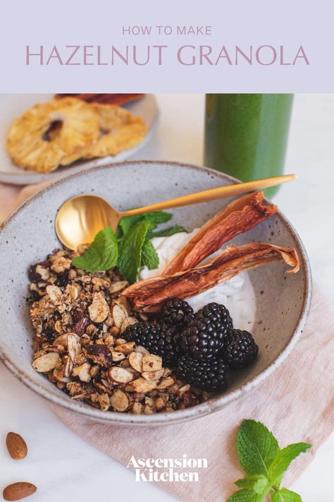 Crunchy Hazelnut Granola made with coconut, puffed quinoa and cinnamon. A delicious gluten-free breakfast. Hazelnut Granola, Coconut Quinoa, Puffed Quinoa, Plant Based Recipes Breakfast, Gluten Free Breakfast, Summer Breakfast, Plant Based Breakfast, Dried Figs, Grain Free Recipes