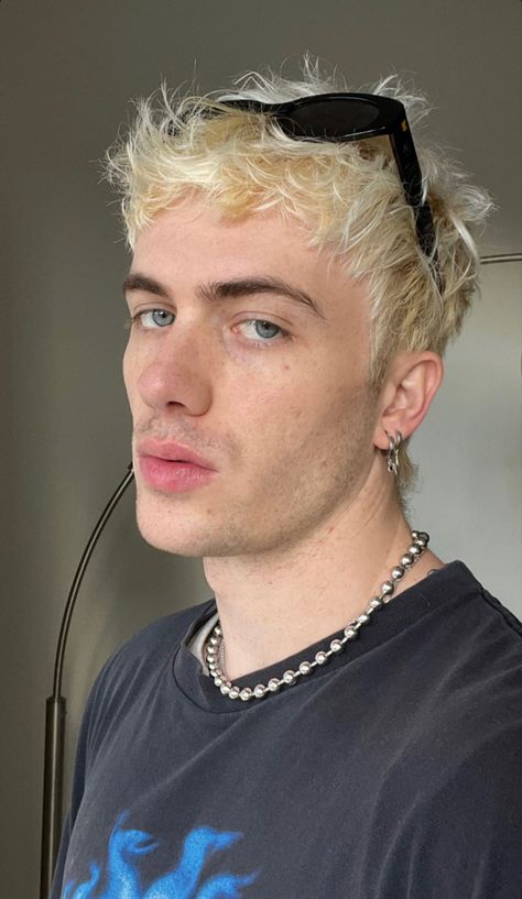 Blonde Hair Styles For Men, Mens Blonde Hairstyles Short, White Male Haircuts, Genderless Hair, Blond Hair Man, Short Blonde Hair Men, Spiky Hair Men, Punk Hair Men, Blonde Hair Men