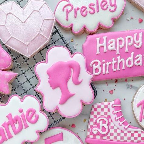 Barbie Cookies Birthdays, Barbie Cookies Decorated, Barbie Sugar Cookies, Barbie Cookies, Fondant Biscuits, Cutout Cookie, Cookie Decorating Party, Decorating Party, Real Star