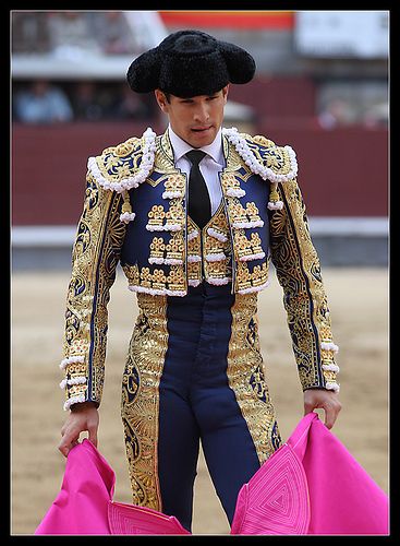 José María Manzanares | Flickr - Photo Sharing! Matador Costume, Cosplay Tutorial, Manama, Beautiful Costumes, Moda Vintage, Spanish Style, Costume Design, Festival Captain Hat, A Man